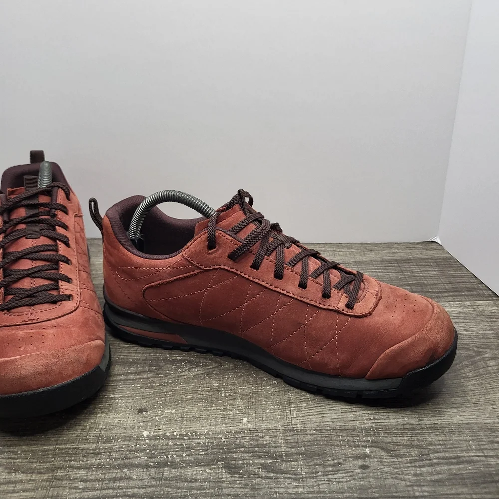 Oboz Footwear gently used